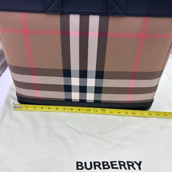 Women’s Burberry Ormond giant leather check tote bag made in Italy NWT - Picture 13 of 14